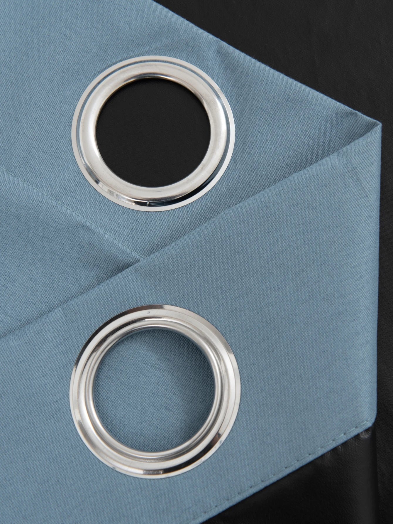 Cortina Blackout com Forro Isolante - Elegância e Conforto para Seu Lar!