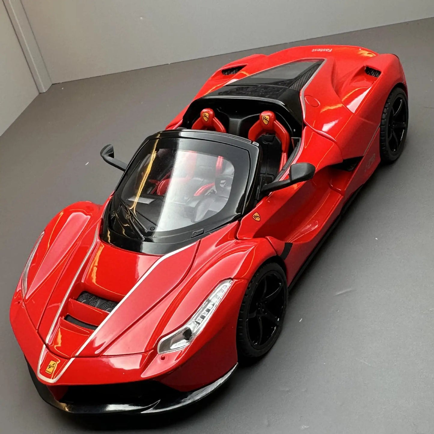 🏎️ Miniatura Ferrari LaFerrari Conversível 1:22 Welly – Modelo de Corrida Colecionável (Diecast)
