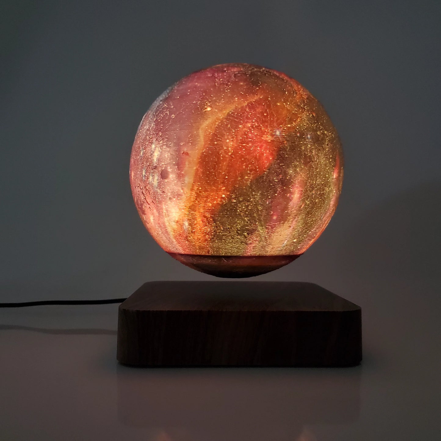 16-Color Floating Light Maglev Light – Iluminação Moderna com Tecnologia de Suspensão Magnética