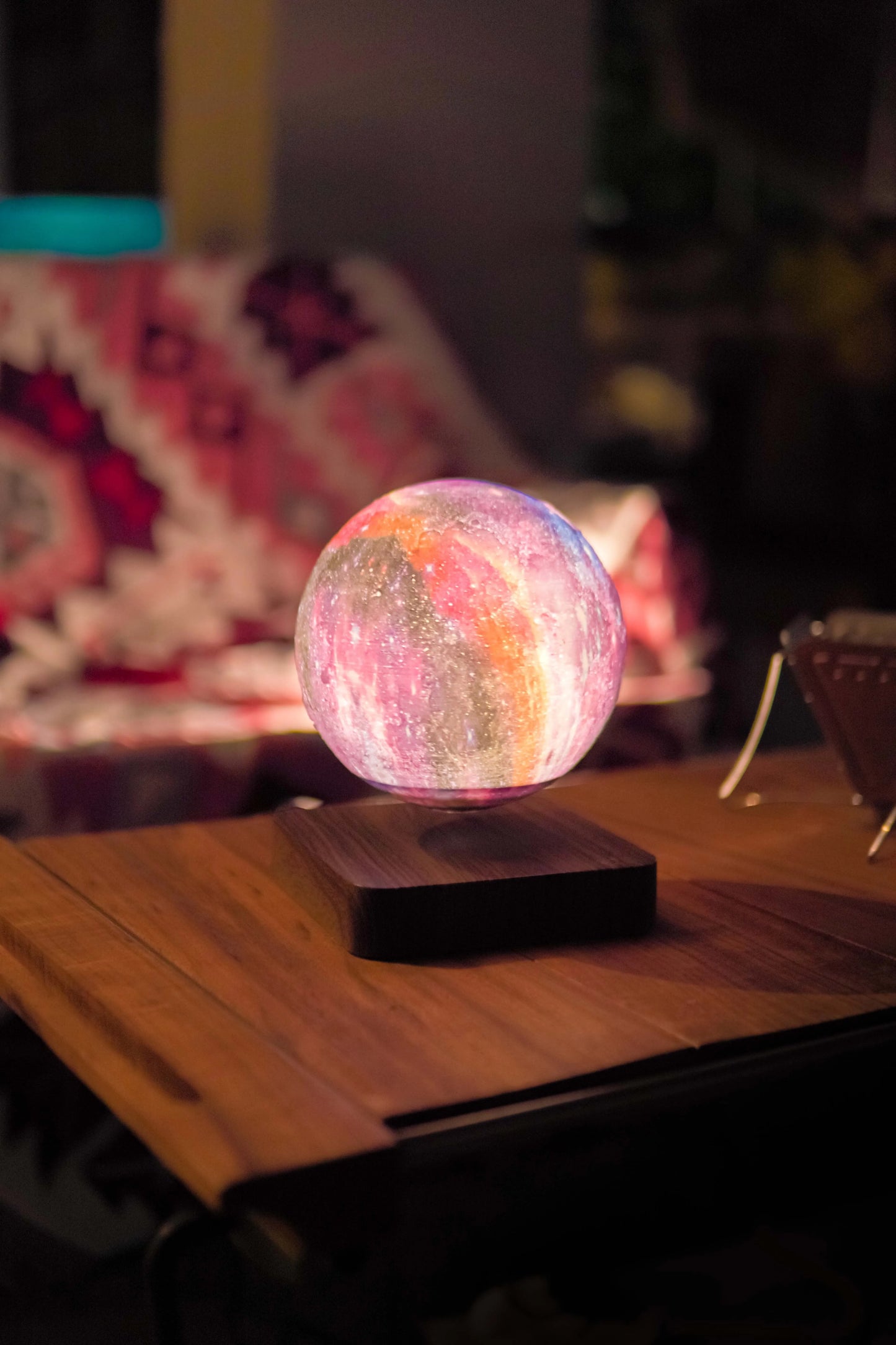 16-Color Floating Light Maglev Light – Iluminação Moderna com Tecnologia de Suspensão Magnética