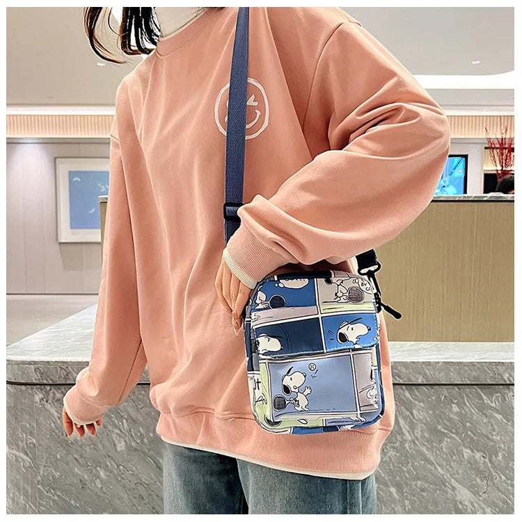 Bolsa de Ombro Cartoon Corner Creature Snoop - Estilo Descomplicado para Mulheres