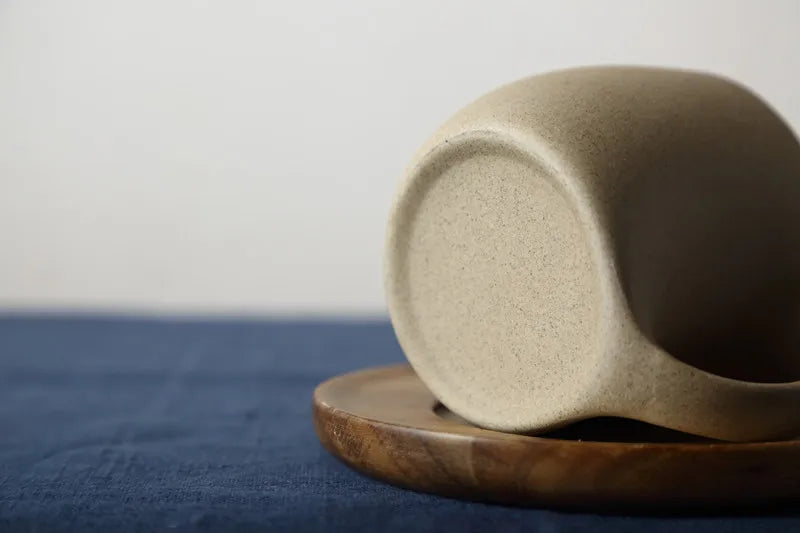 Xícara de Café de Cerâmica com Pires – Sofisticação para seus Momentos Especiais