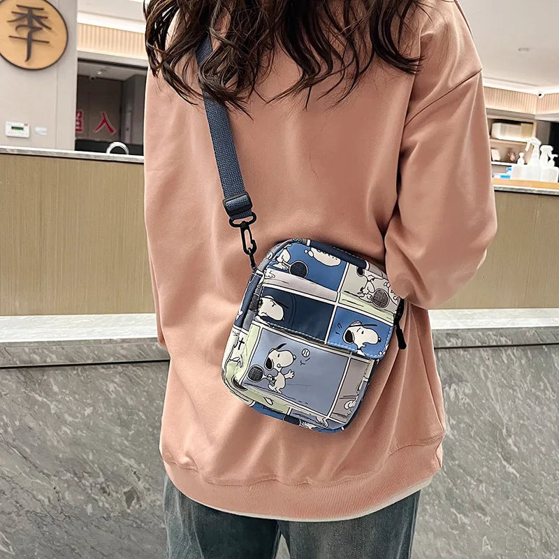 Bolsa de Ombro Cartoon Corner Creature Snoop - Estilo Descomplicado para Mulheres